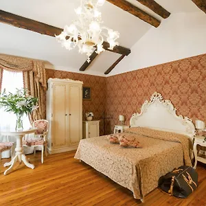 palazzo-guardi.hotelslidodijesolo.com/